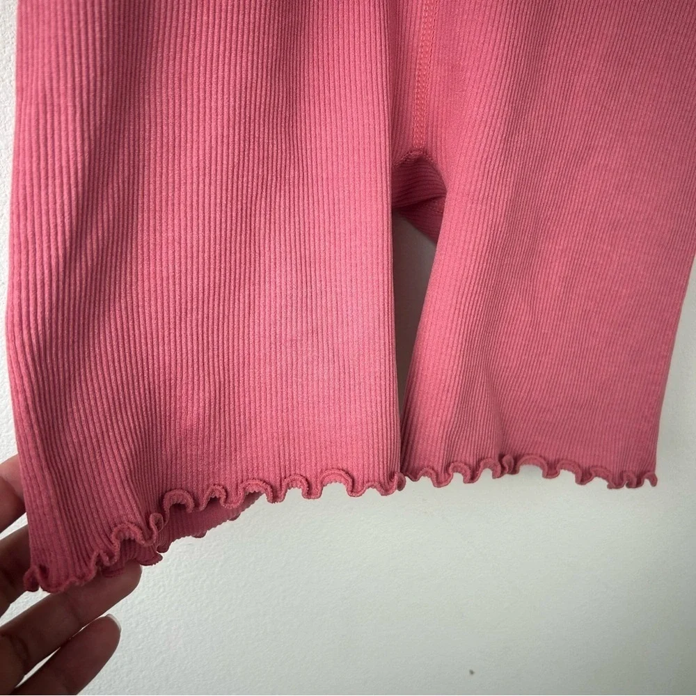 Spiritual Gangster Seamless Ruffle hem biker shorts in dusty rose size: XS/S - Picture 4 of 8